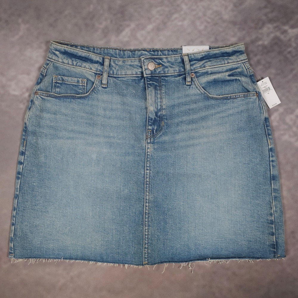 Old Navy Denim Mini Skirt Size 12 Light Wash Raw Hem NWT Boho Coastal